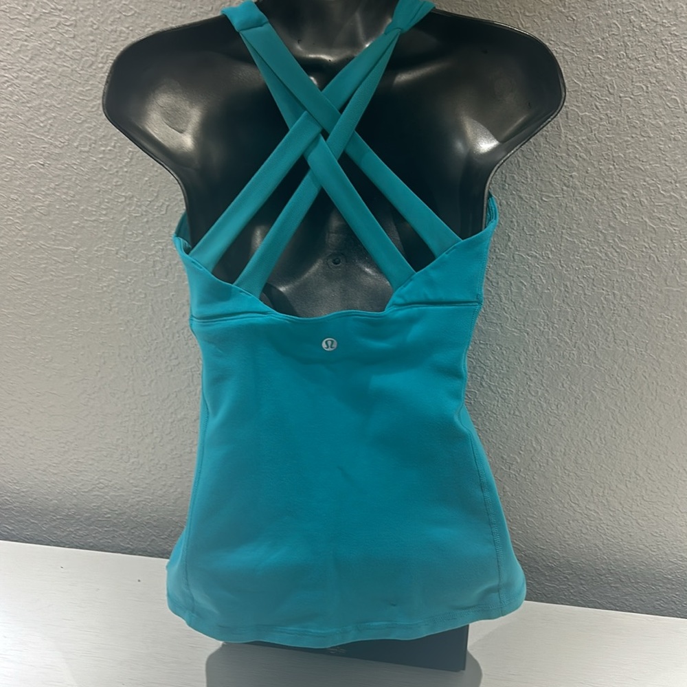 Lululemon " Enhearten " tank top in peacock blue size 6 - Picture 3 of 6
